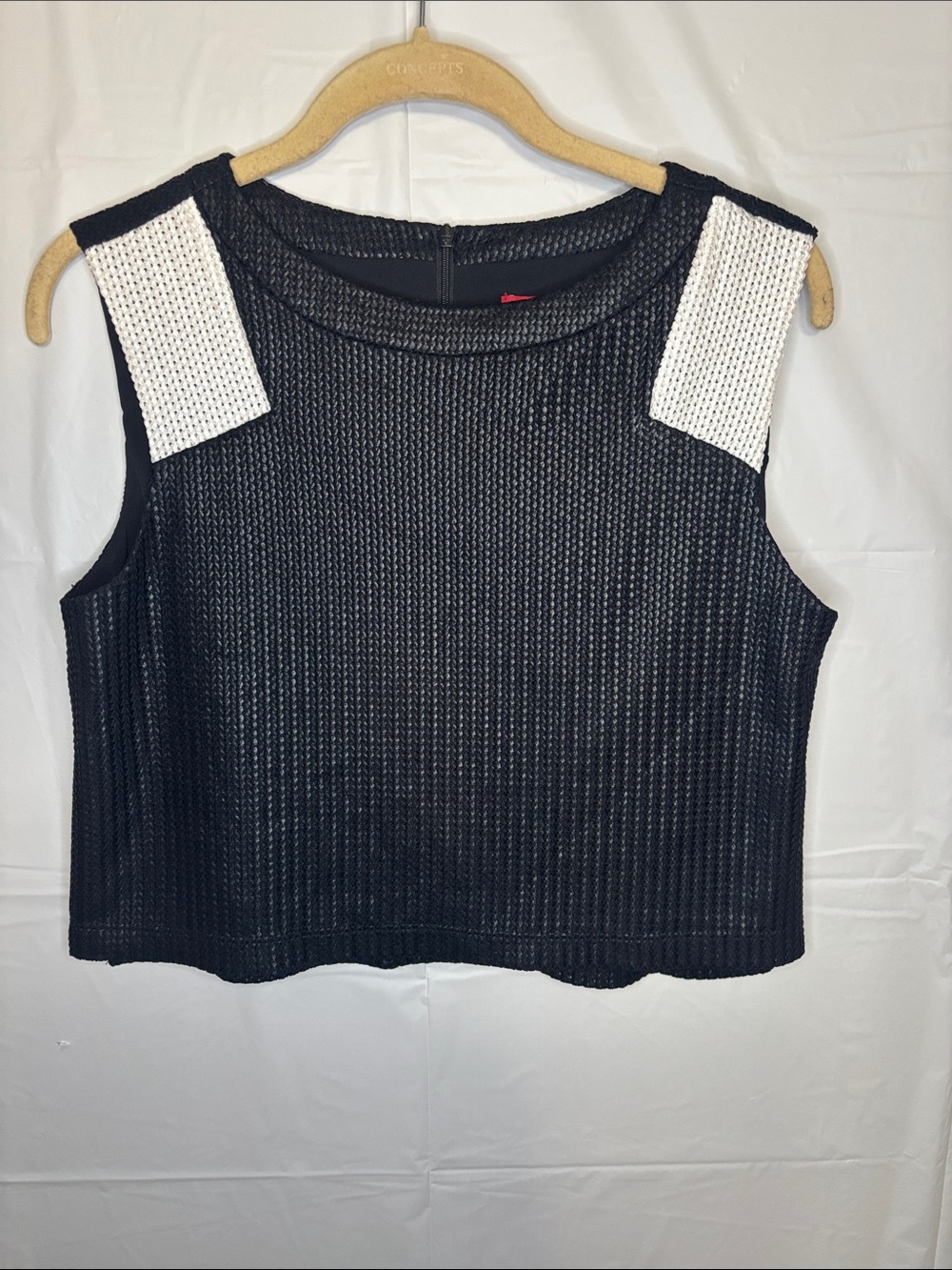 RED Saks Fifth Avenue Black Open Weave Mesh Sleeveless Cropped TopSize Small